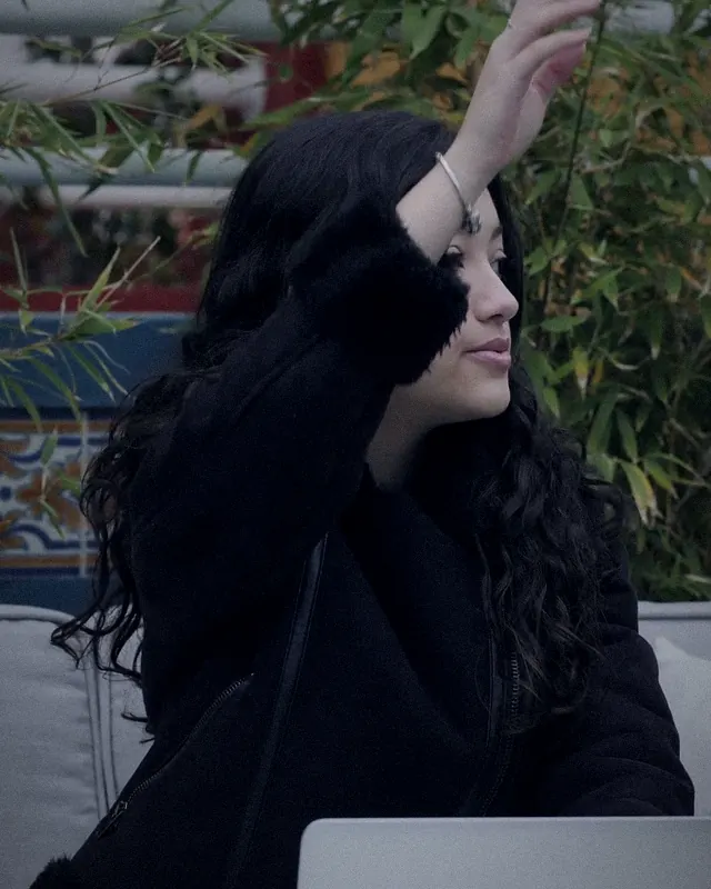 A guest raising her hand, tracked by pose points with a timer counting